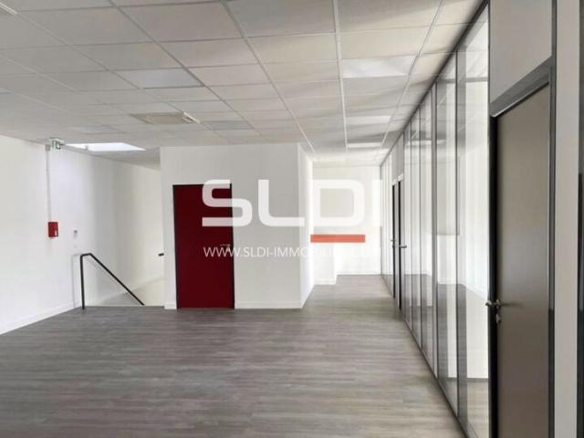 Locaux d'activités A VENDRE - VAULX EN VELIN - 360 m²