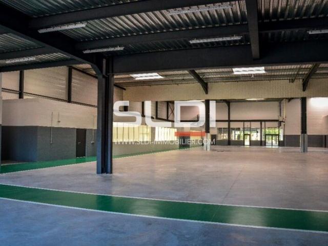 Locaux d'activités A VENDRE - VAULX EN VELIN - 1 402 m²