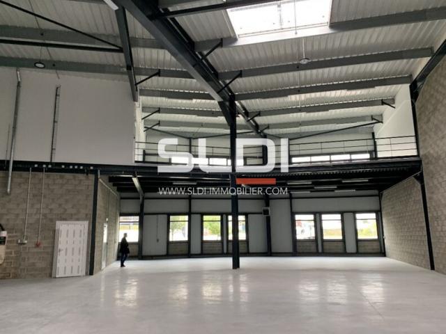 Locaux d'activités A VENDRE - VAULX EN VELIN - 1 402 m²