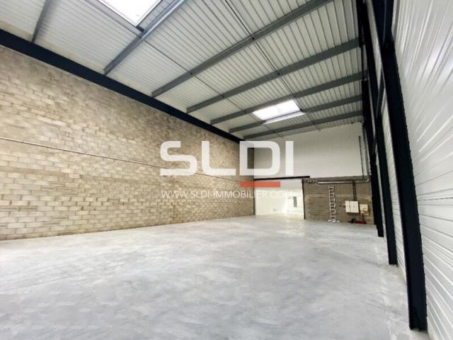 Locaux d'activités A VENDRE - VAULX EN VELIN - 1 402 m²