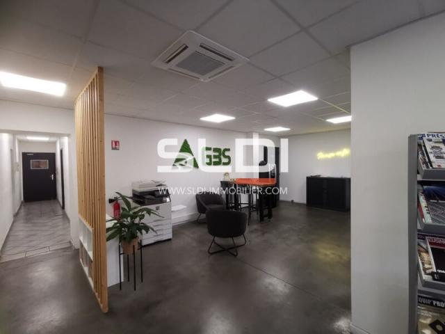 Locaux d'activités A VENDRE - BEAUVOIR DE MARC - 1 870 m²