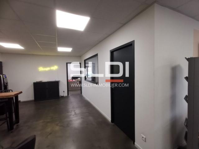 Locaux d'activités A VENDRE - BEAUVOIR DE MARC - 1 870 m²