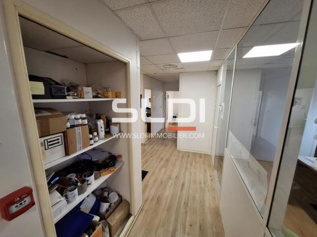Bureaux A LOUER - CHASSIEU - 210 m²