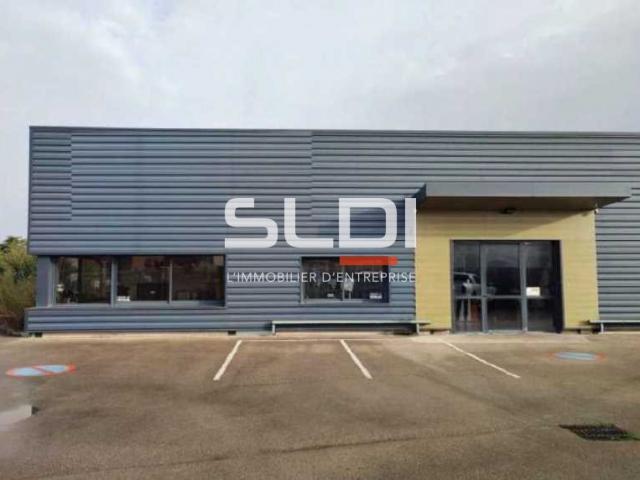 Locaux d'activités A LOUER - ARNAS - 550 m²