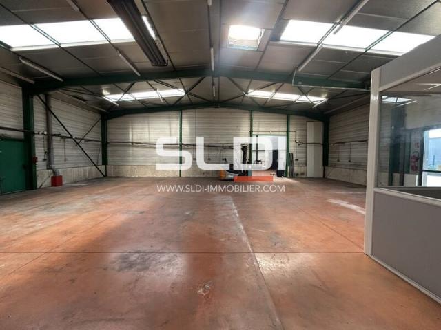Locaux d'activités A LOUER - ARNAS - 550 m²