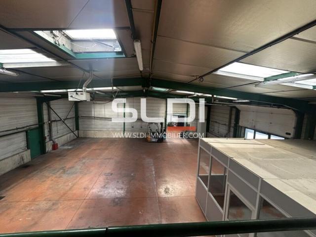 Locaux d'activités A LOUER - ARNAS - 550 m²