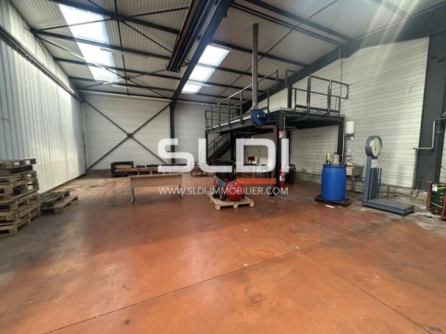 Locaux d'activités A LOUER - ARNAS - 550 m²