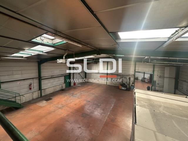 Locaux d'activités A LOUER - ARNAS - 550 m²