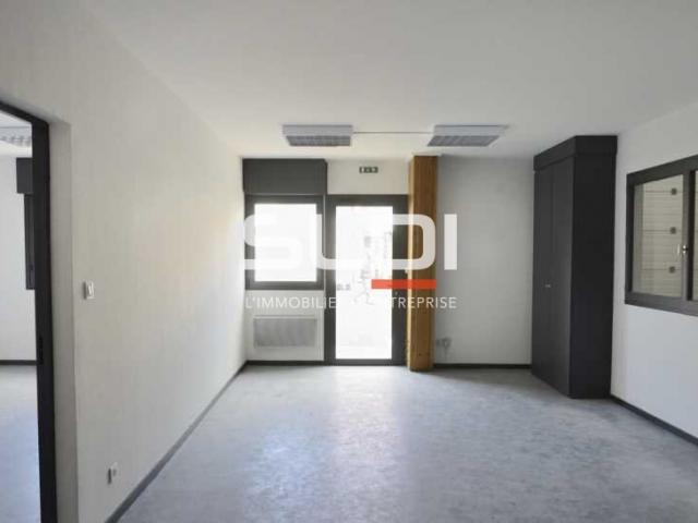 Locaux d'activités A LOUER - VILLEURBANNE - 1 227 m²