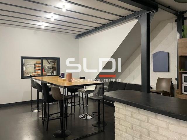 Locaux d'activités A VENDRE OU A LOUER - DECINES CHARPIEU - 534 m²