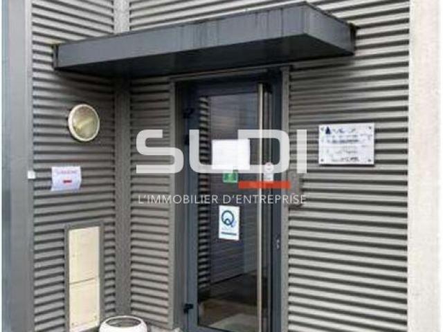 Locaux d'activités A VENDRE OU A LOUER - DECINES CHARPIEU - 534 m²