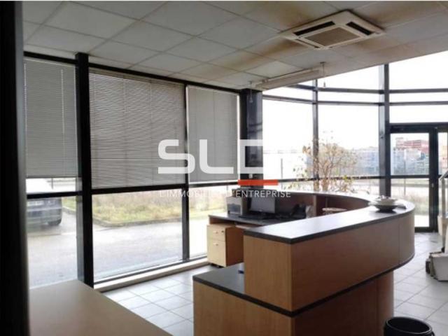 Locaux d'activités A LOUER - MORNANT - 1 017 m²