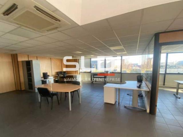 Locaux d'activités A LOUER - MORNANT - 1 017 m²