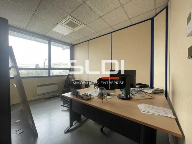 Bureaux A VENDRE - VAULX EN VELIN - 925 m²