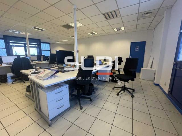 Bureaux A VENDRE - VAULX EN VELIN - 925 m²