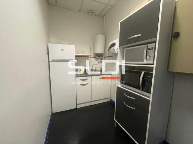 Bureaux A VENDRE - VAULX EN VELIN - 925 m²