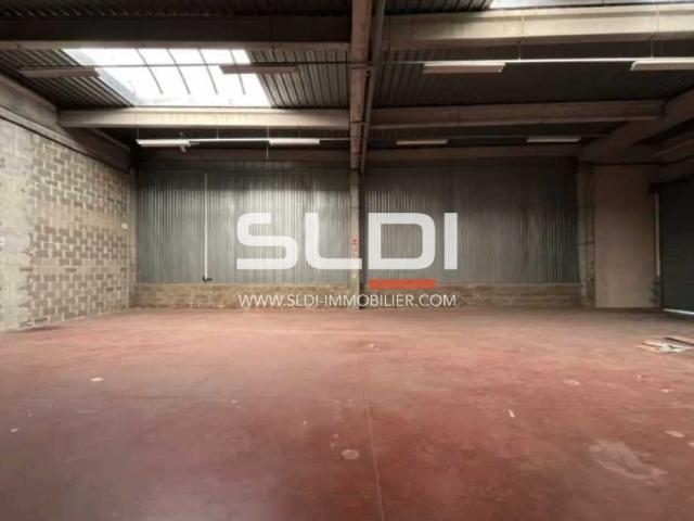 Locaux d'activités A LOUER - SAINT PRIEST - 370 m²
