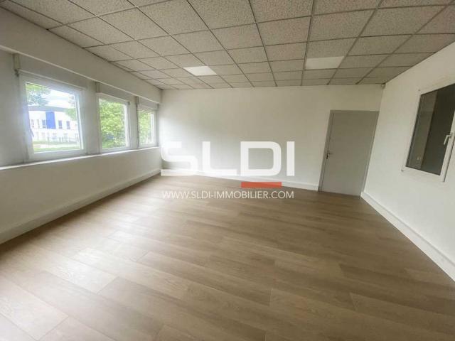 Locaux d'activités A LOUER - SAINT PRIEST - 370 m²