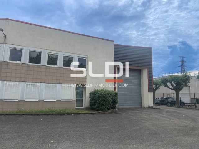 Locaux d'activités A LOUER - SAINT PRIEST - 370 m²