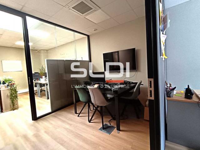 Bureaux A LOUER - VILLEURBANNE - 233 m²