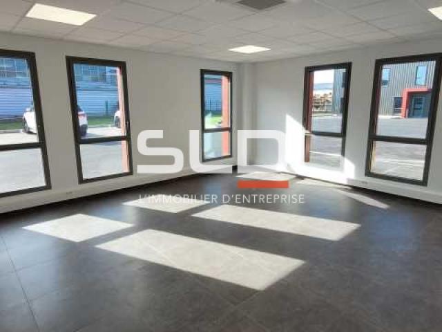 Locaux d'activités A LOUER - CHASSIEU - 630 m²