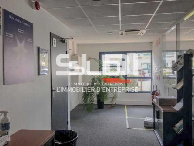 Locaux d'activités A LOUER - BRON - 334 m²