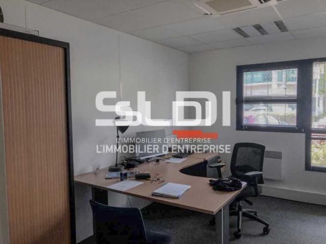 Locaux d'activités A LOUER - BRON - 334 m²