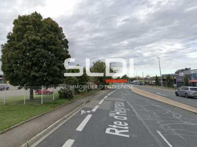 Commerces A LOUER - SAINT PRIEST - 1 014 m²