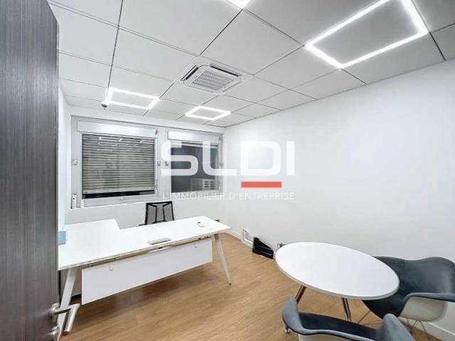 Locaux d'activités A VENDRE - VAULX EN VELIN - 1 800 m²