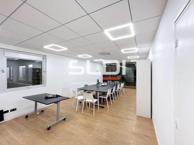 Locaux d'activités A VENDRE - VAULX EN VELIN - 1 800 m²