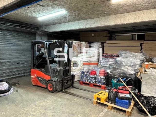 Locaux d'activités A VENDRE - VAULX EN VELIN - 1 800 m²