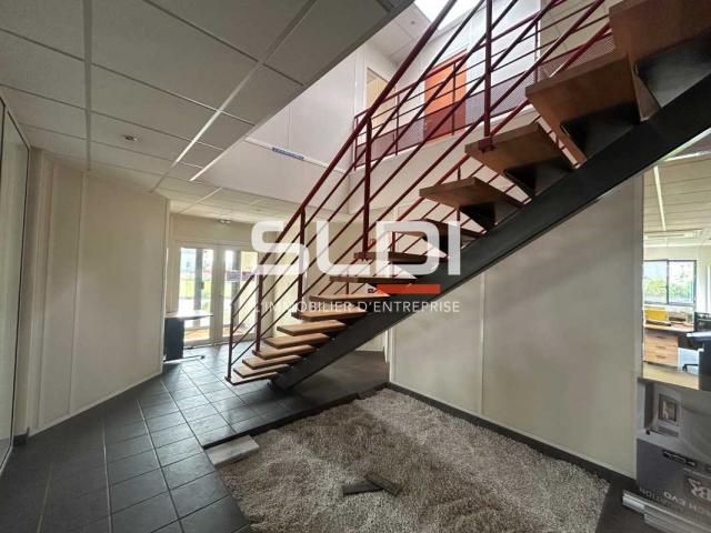 Locaux d'activités A LOUER - ARNAS - 1 440 m²