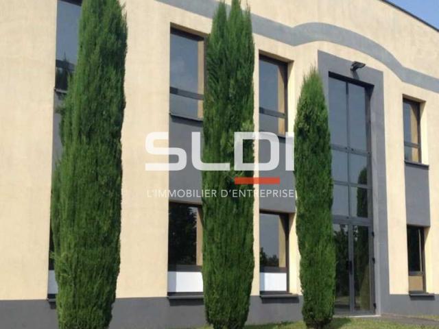 Locaux d'activités A LOUER - ARNAS - 1 440 m²