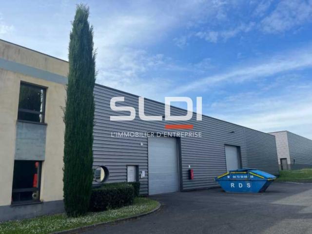 Locaux d'activités A LOUER - ARNAS - 1 440 m²