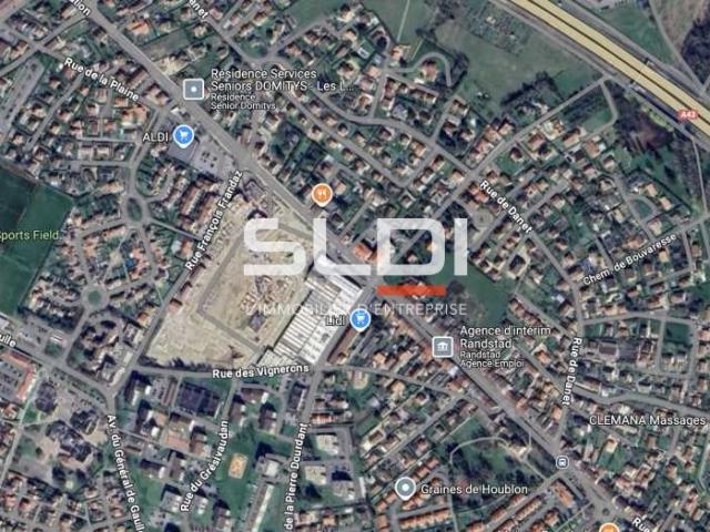 Commerces A LOUER - LA VERPILLIERE - 151 m²