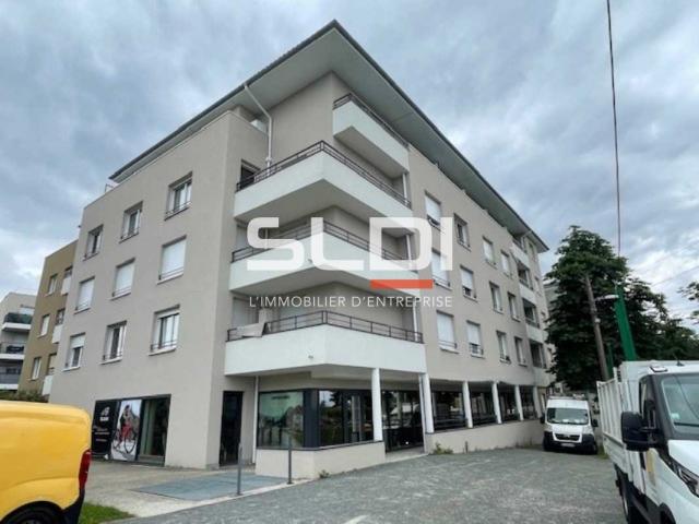Commerces A LOUER - ECULLY - 99 m²