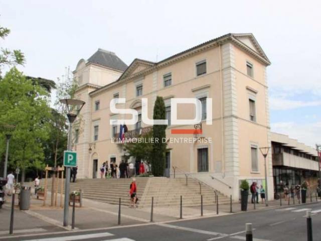 Commerces A LOUER - ECULLY - 99 m²