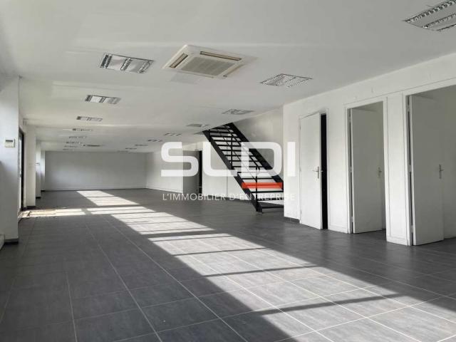Locaux d'activités A VENDRE - VENISSIEUX - 4 204 m²