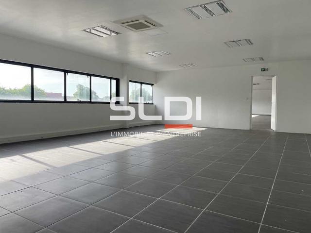 Locaux d'activités A VENDRE - VENISSIEUX - 4 204 m²