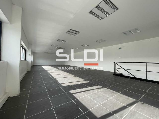 Locaux d'activités A VENDRE - VENISSIEUX - 4 204 m²
