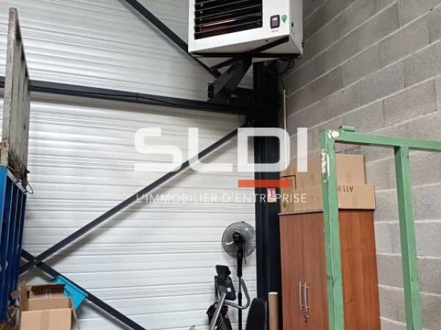 Locaux d'activités A LOUER - GENAS - 420 m²