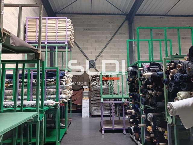 Locaux d'activités A LOUER - GENAS - 420 m²