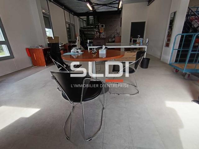 Locaux d'activités A LOUER - GENAS - 420 m²