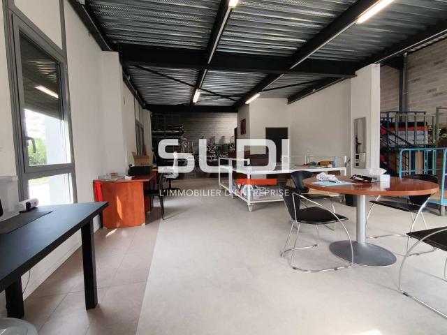 Locaux d'activités A LOUER - GENAS - 420 m²