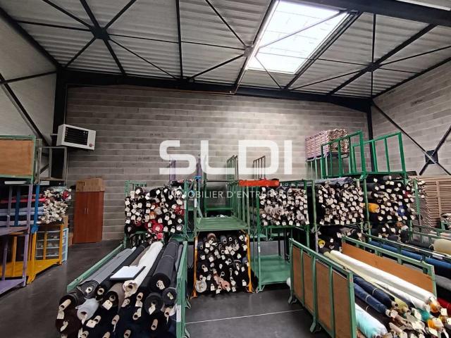 Locaux d'activités A LOUER - GENAS - 420 m²