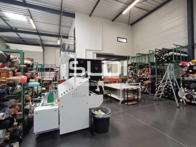 Locaux d'activités A LOUER - GENAS - 420 m²