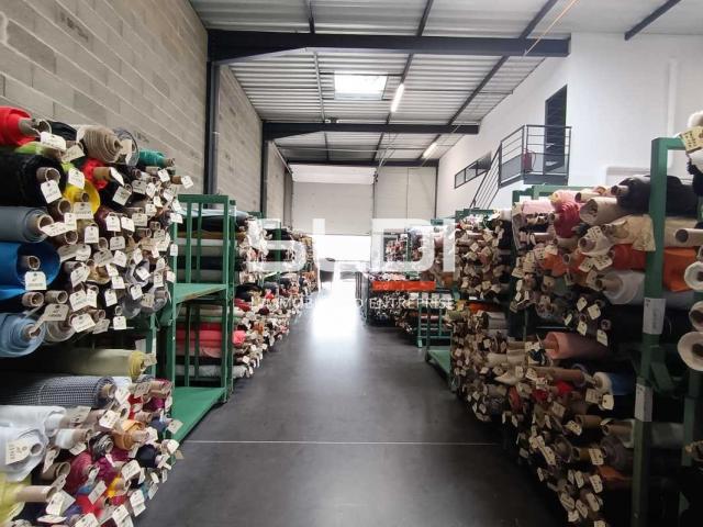 Locaux d'activités A LOUER - GENAS - 420 m²