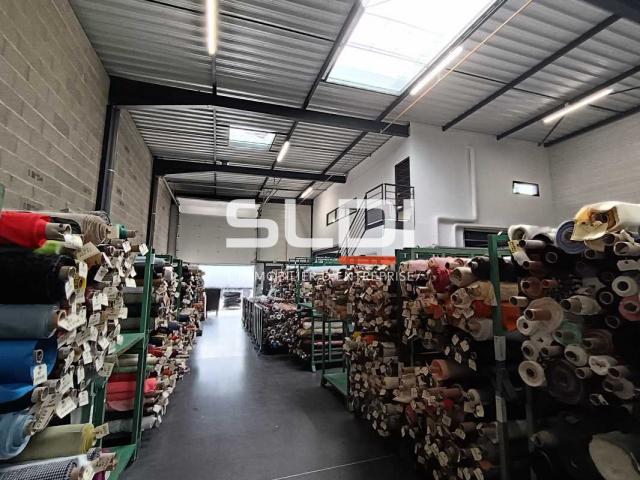 Locaux d'activités A LOUER - GENAS - 420 m²