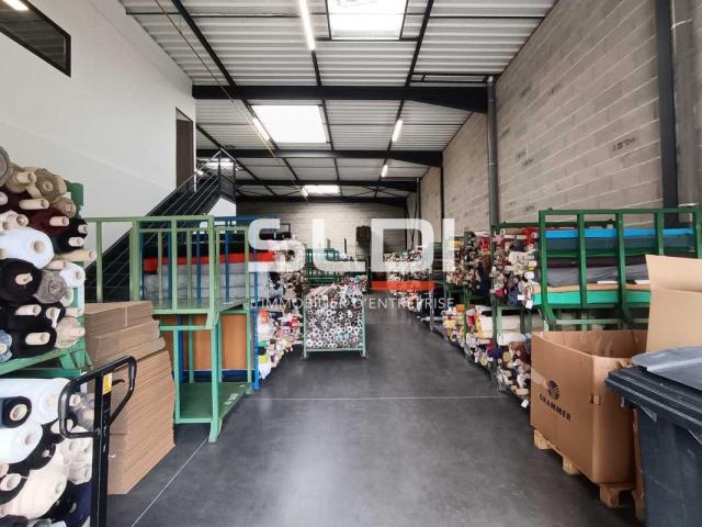 Locaux d'activités A LOUER - GENAS - 420 m²