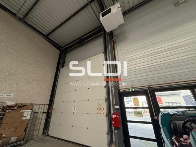 Locaux d'activités A LOUER - SAINT PRIEST - 598 m²